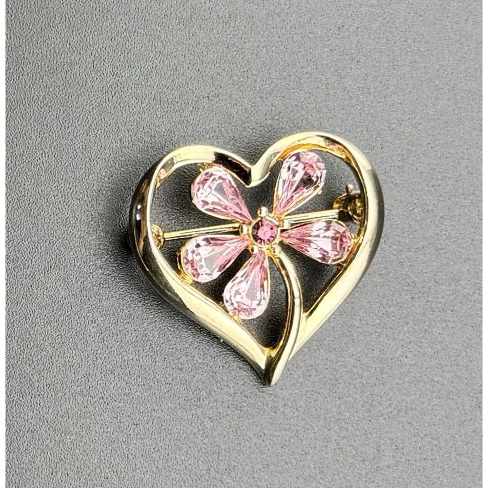 Monet Brooch Lilac Purple Gold Tone Heart Flower Rhinestone‎ Crystal Vintage Pin